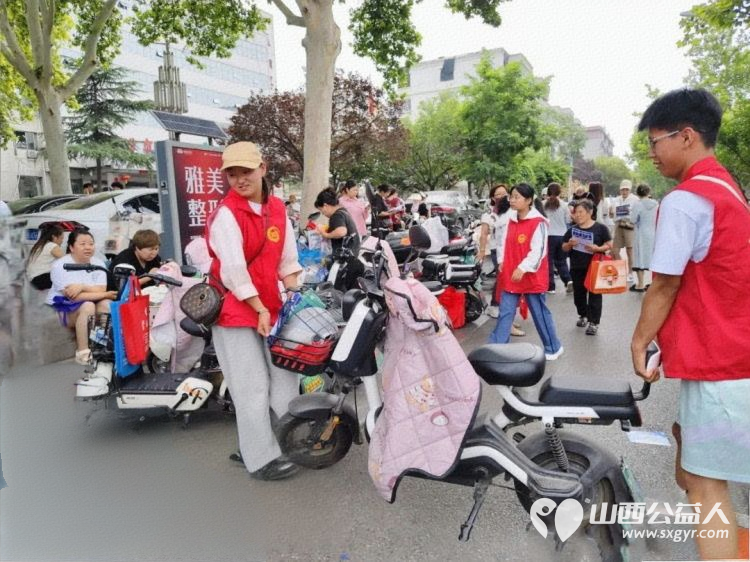 爱心助考为梦护航 临汾市文明交通志愿者协会组织百余名志愿者配合临汾市公安局交通警察支队辖区交警为中考学子维护考场外交通秩序 - 第10张