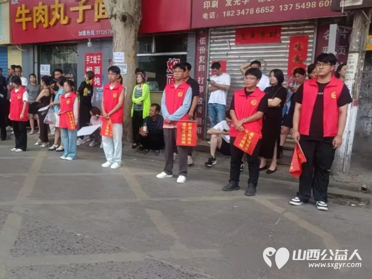 爱心助考为梦护航 临汾市文明交通志愿者协会组织百余名志愿者配合临汾市公安局交通警察支队辖区交警为中考学子维护考场外交通秩序 - 第9张