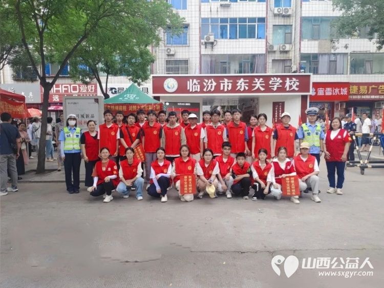 爱心助考为梦护航 临汾市文明交通志愿者协会组织百余名志愿者配合临汾市公安局交通警察支队辖区交警为中考学子维护考场外交通秩序 - 第2张