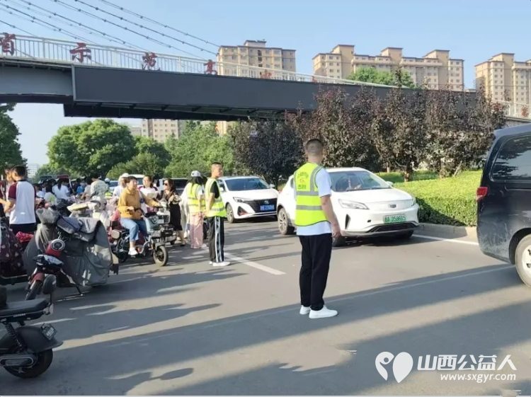守护青春梦想 晋中市太谷区心连心志愿者协会护航中考志愿服务圆满结束开展了秩序维护安全警戒引导就位等志愿服务 - 第7张 - 山西公益人 守护青春梦想 晋中市太谷区心连心志愿者协会护航中考志愿服务圆满结束开展了秩序维护安全警戒引导就位等志愿服务 - 第7张
