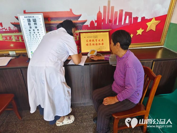 介休市敬老协会2025年6月21日孝善行之敬老爱老助老活动走入介休市连福镇东杨屯村服务老人 - 第19张 - 山西公益人 介休市敬老协会2025年6月21日孝善行之敬老爱老助老活动走入介休市连福镇东杨屯村服务老人 - 第19张