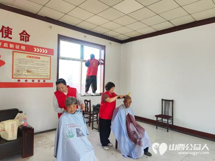 介休市敬老协会2025年6月21日敬老爱老助老活动走入介休市连福镇西湖龙村为60岁以上所有老人们爱心理发、义诊 - 第16张 - 山西公益人 介休市敬老协会2025年6月21日敬老爱老助老活动走入介休市连福镇西湖龙村为60岁以上所有老人们爱心理发、义诊 - 第16张