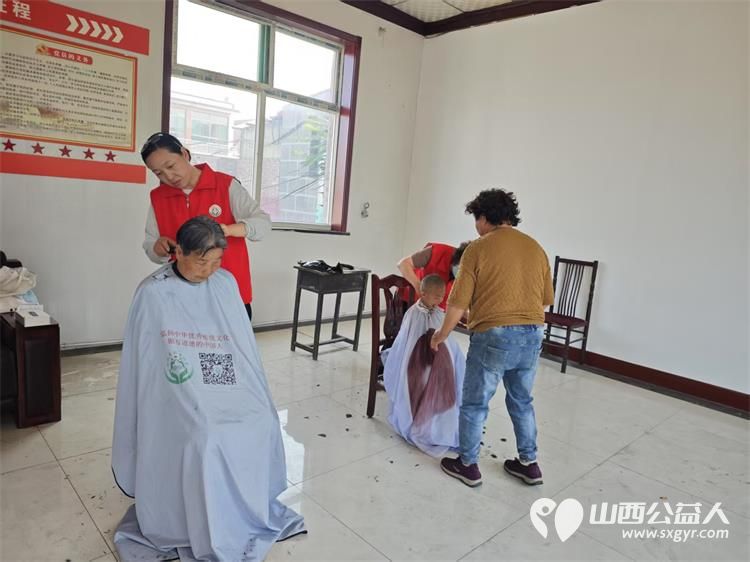 介休市敬老协会2025年6月21日敬老爱老助老活动走入介休市连福镇西湖龙村为60岁以上所有老人们爱心理发、义诊 - 第8张 - 山西公益人 介休市敬老协会2025年6月21日敬老爱老助老活动走入介休市连福镇西湖龙村为60岁以上所有老人们爱心理发、义诊 - 第8张