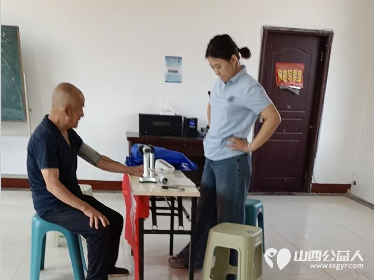 介休市敬老协会2025年6月21日敬老爱老助老活动走入介休市连福镇西湖龙村为60岁以上所有老人们爱心理发、义诊 - 第15张 - 山西公益人 介休市敬老协会2025年6月21日敬老爱老助老活动走入介休市连福镇西湖龙村为60岁以上所有老人们爱心理发、义诊 - 第15张