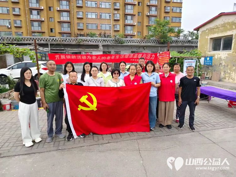 介休市敬老协会2025年6月25日组织志愿者走进北关街道朝阳路社区为社区所有老人们爱心理发按摩理疗义诊 - 第2张 - 山西公益人 介休市敬老协会2025年6月25日组织志愿者走进北关街道朝阳路社区为社区所有老人们爱心理发按摩理疗义诊 - 第2张