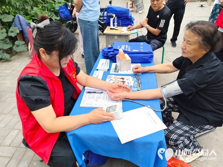 介休市敬老协会2025年6月25日组织志愿者走进北关街道朝阳路社区为社区所有老人们爱心理发按摩理疗义诊 - 第22张 - 山西公益人 介休市敬老协会2025年6月25日组织志愿者走进北关街道朝阳路社区为社区所有老人们爱心理发按摩理疗义诊 - 第22张