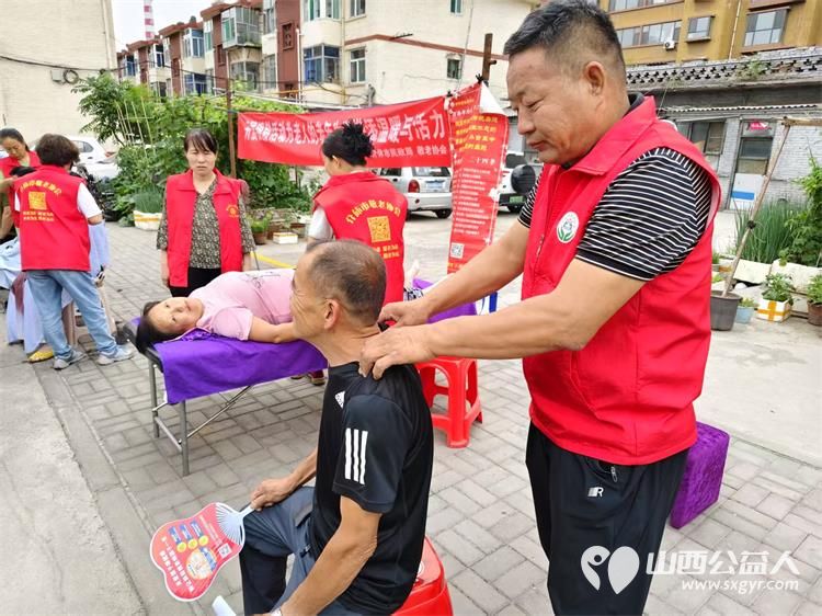 介休市敬老协会2025年6月25日组织志愿者走进北关街道朝阳路社区为社区所有老人们爱心理发按摩理疗义诊 - 第15张 - 山西公益人 介休市敬老协会2025年6月25日组织志愿者走进北关街道朝阳路社区为社区所有老人们爱心理发按摩理疗义诊 - 第15张