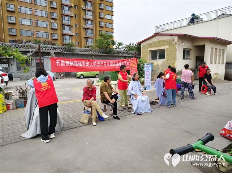 介休市敬老协会2025年6月25日组织志愿者走进北关街道朝阳路社区为社区所有老人们爱心理发按摩理疗义诊 - 第8张 - 山西公益人 介休市敬老协会2025年6月25日组织志愿者走进北关街道朝阳路社区为社区所有老人们爱心理发按摩理疗义诊 - 第8张