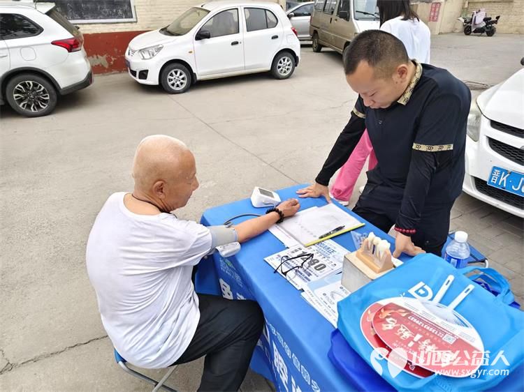 介休市敬老协会2025年6月25日组织志愿者走进北关街道朝阳路社区为社区所有老人们爱心理发按摩理疗义诊 - 第20张 - 山西公益人 介休市敬老协会2025年6月25日组织志愿者走进北关街道朝阳路社区为社区所有老人们爱心理发按摩理疗义诊 - 第20张