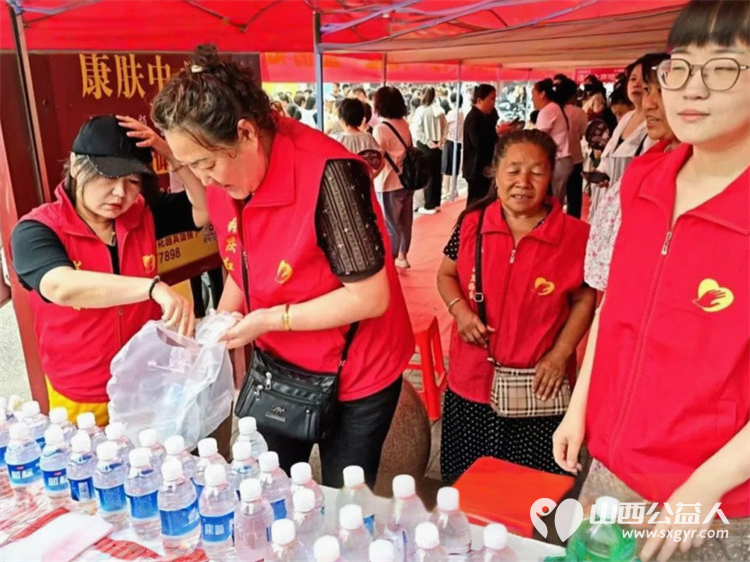 不忘初心为爱而行----记介休市西关金融路社区不忘初心公益协会志愿者助力中考学子活动 - 第7张 - 山西公益人 不忘初心为爱而行----记介休市西关金融路社区不忘初心公益协会志愿者助力中考学子活动 - 第7张
