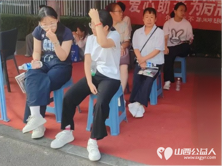 不忘初心为爱而行----记介休市西关金融路社区不忘初心公益协会志愿者助力中考学子活动 - 第20张 - 山西公益人 不忘初心为爱而行----记介休市西关金融路社区不忘初心公益协会志愿者助力中考学子活动 - 第20张