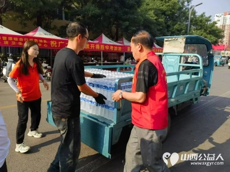 不忘初心为爱而行----记介休市西关金融路社区不忘初心公益协会志愿者助力中考学子活动 - 第11张 - 山西公益人 不忘初心为爱而行----记介休市西关金融路社区不忘初心公益协会志愿者助力中考学子活动 - 第11张