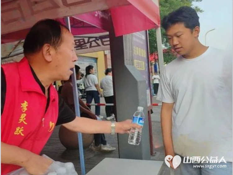 不忘初心为爱而行----记介休市西关金融路社区不忘初心公益协会志愿者助力中考学子活动 - 第17张 - 山西公益人 不忘初心为爱而行----记介休市西关金融路社区不忘初心公益协会志愿者助力中考学子活动 - 第17张