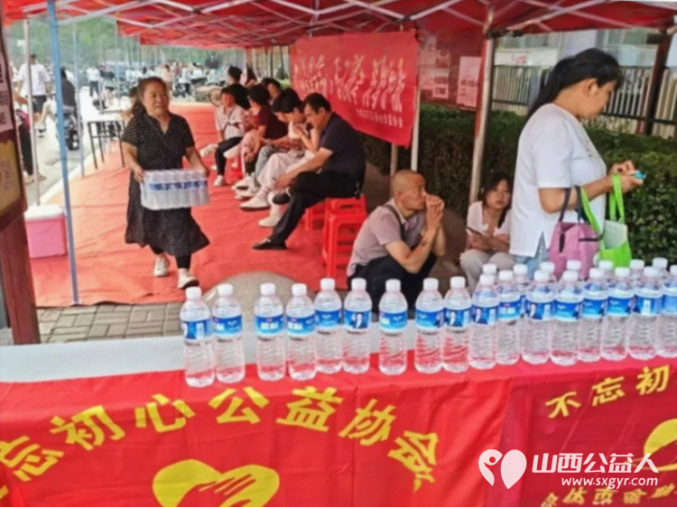 不忘初心为爱而行----记介休市西关金融路社区不忘初心公益协会志愿者助力中考学子活动 - 第9张 - 山西公益人 不忘初心为爱而行----记介休市西关金融路社区不忘初心公益协会志愿者助力中考学子活动 - 第9张