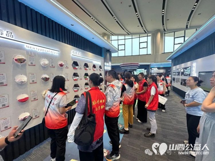 健康人生绿色无毒 长治市正能量公益协会携手颐龙湾社区志愿服务队前往禁毒教育基地参观学习增强志愿者及社区工作者的禁毒意识筑牢禁毒思想防线 - 第5张 - 山西公益人 健康人生绿色无毒 长治市正能量公益协会携手颐龙湾社区志愿服务队前往禁毒教育基地参观学习增强志愿者及社区工作者的禁毒意识筑牢禁毒思想防线 - 第5张