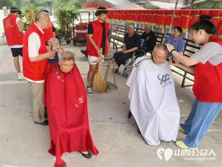 长治市阳光困境儿童帮扶协会志愿者走进秦家庄福乐养老院义务理发活动 - 第1张 - 山西公益人 长治市阳光困境儿童帮扶协会志愿者走进秦家庄福乐养老院义务理发活动 - 第1张