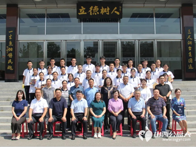 2025年度山西省青基会忻州一中校友红玫瑰奖学金发放!忻中校友为30名家庭贫困学习优秀的获奖学生提供了每人2000元的奖学金 - 第1张 - 山西公益人 2025年度山西省青基会忻州一中校友红玫瑰奖学金发放!忻中校友为30名家庭贫困学习优秀的获奖学生提供了每人2000元的奖学金 - 第1张