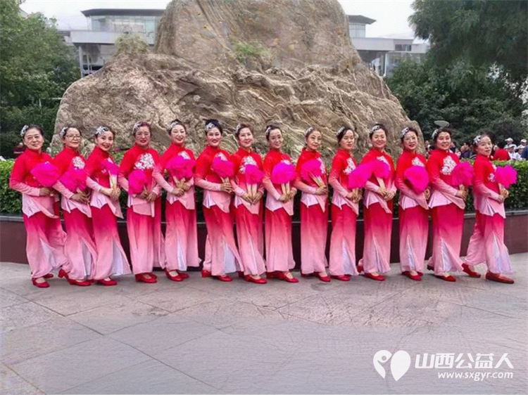 太原市广场舞协会煤气化老年大学舞蹈队煤气化健身球健身站参加了下社区七一文艺汇演活动 - 第5张 - 山西公益人 太原市广场舞协会煤气化老年大学舞蹈队煤气化健身球健身站参加了下社区七一文艺汇演活动 - 第5张