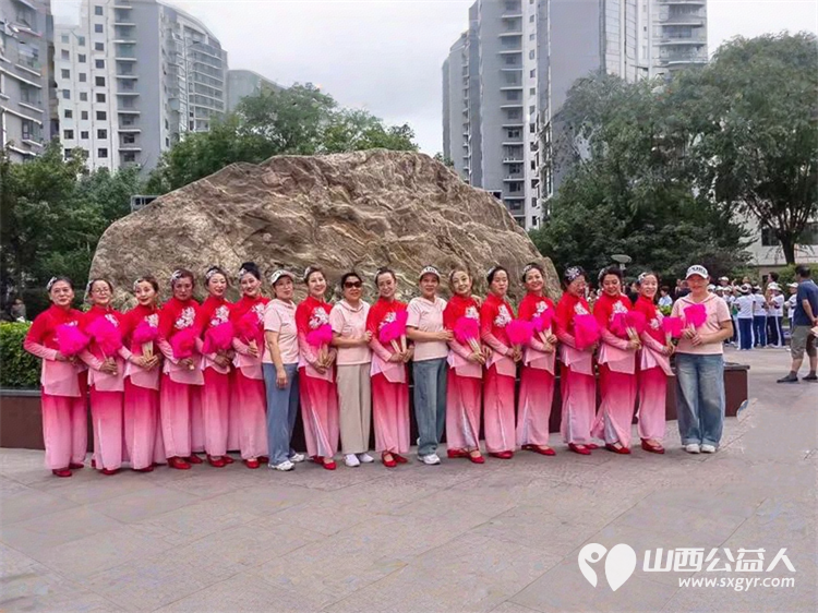 太原市广场舞协会煤气化老年大学舞蹈队煤气化健身球健身站参加了下社区七一文艺汇演活动 - 第4张 - 山西公益人 太原市广场舞协会煤气化老年大学舞蹈队煤气化健身球健身站参加了下社区七一文艺汇演活动 - 第4张