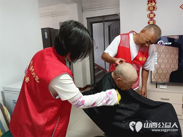 剪出温暖 理出幸福----共青团杏花岭区委联合杏花岭区杏花红志愿服务中心多部门开展爱心义剪志愿服务活动 - 第16张 - 山西公益人 剪出温暖 理出幸福----共青团杏花岭区委联合杏花岭区杏花红志愿服务中心多部门开展爱心义剪志愿服务活动 - 第16张