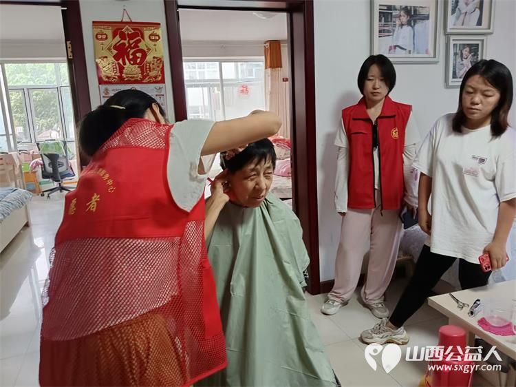 剪出温暖 理出幸福----共青团杏花岭区委联合杏花岭区杏花红志愿服务中心多部门开展爱心义剪志愿服务活动 - 第20张 - 山西公益人 剪出温暖 理出幸福----共青团杏花岭区委联合杏花岭区杏花红志愿服务中心多部门开展爱心义剪志愿服务活动 - 第20张