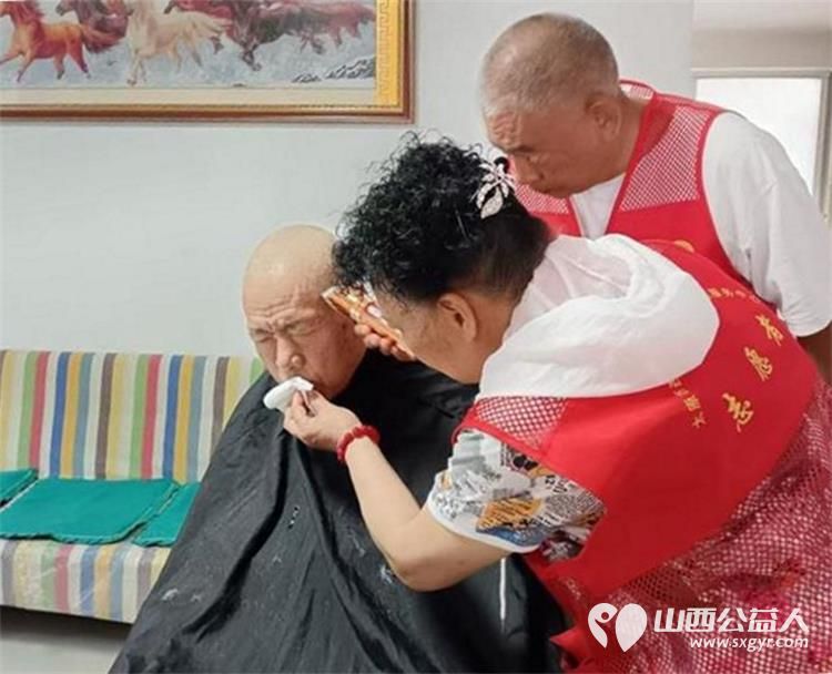 剪出温暖 理出幸福----共青团杏花岭区委联合杏花岭区杏花红志愿服务中心多部门开展爱心义剪志愿服务活动 - 第15张 - 山西公益人 剪出温暖 理出幸福----共青团杏花岭区委联合杏花岭区杏花红志愿服务中心多部门开展爱心义剪志愿服务活动 - 第15张