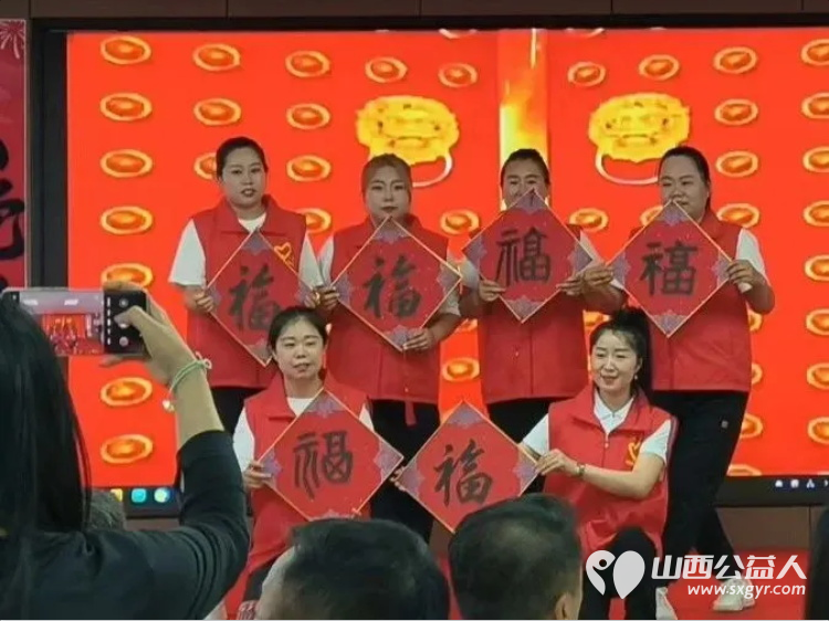 红印铭心映初心党旗映誓展风采 吕梁市离石区青年志愿者协会联合尉汾路社区共同举办七一主题联欢活动 - 第8张 - 山西公益人 红印铭心映初心党旗映誓展风采 吕梁市离石区青年志愿者协会联合尉汾路社区共同举办七一主题联欢活动 - 第8张