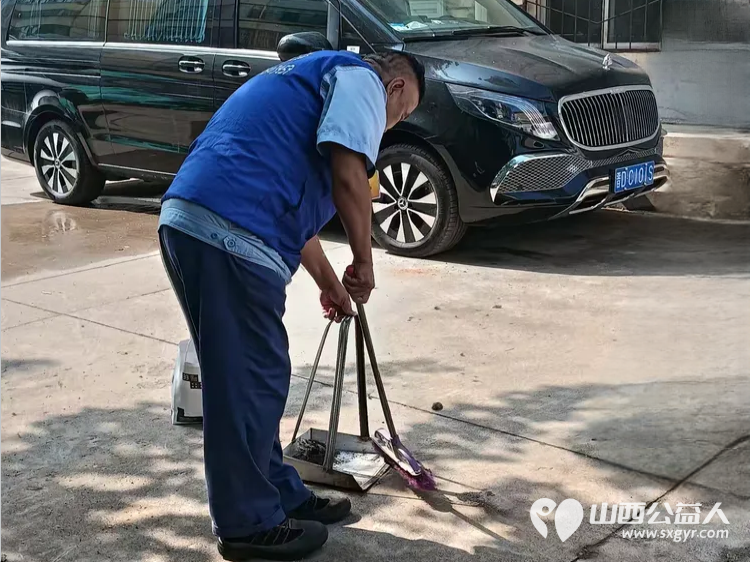 爱的约定----长治市小雨点公益志愿者协会来到隆福饭店定期为老人开展义务理发活动 - 第7张 - 山西公益人 爱的约定----长治市小雨点公益志愿者协会来到隆福饭店定期为老人开展义务理发活动 - 第7张