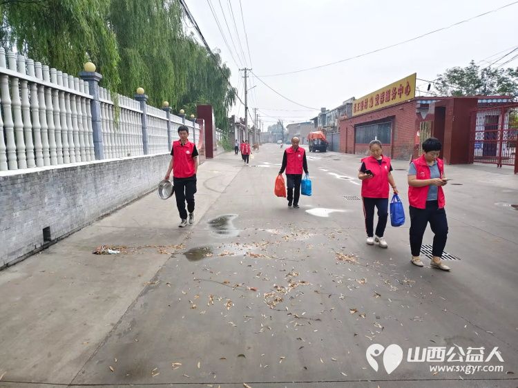 介休市敬老协会敬老爱老助老活动走进介休市义安镇孟王堡村入户84岁特困老人刘发富家中为老人打扫室内外卫生、包饺子 - 第2张 - 山西公益人 介休市敬老协会敬老爱老助老活动走进介休市义安镇孟王堡村入户84岁特困老人刘发富家中为老人打扫室内外卫生、包饺子 - 第2张