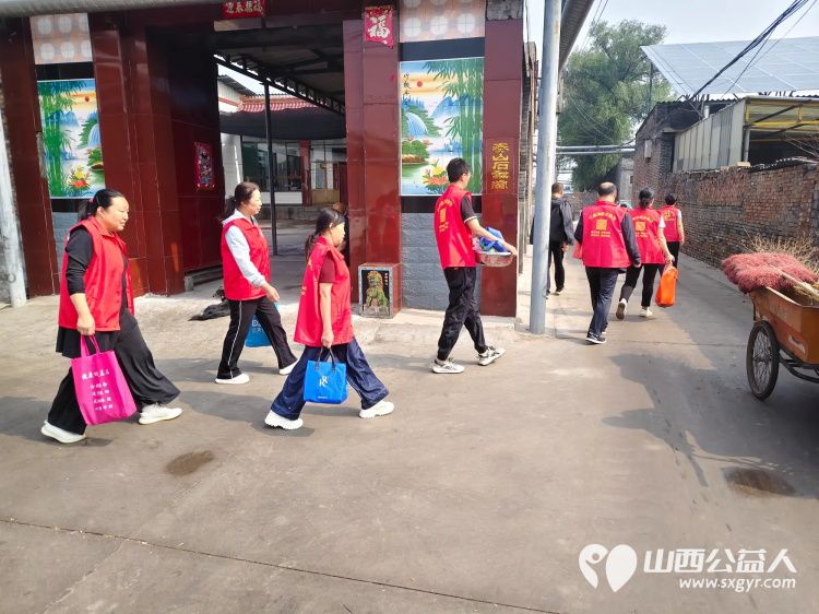 介休市敬老协会志愿者走入介休市义安镇孟王堡村入户81岁特困老人岳延华家中为老人打扫室内外卫生、包饺子 - 第2张 - 山西公益人 介休市敬老协会志愿者走入介休市义安镇孟王堡村入户81岁特困老人岳延华家中为老人打扫室内外卫生、包饺子 - 第2张