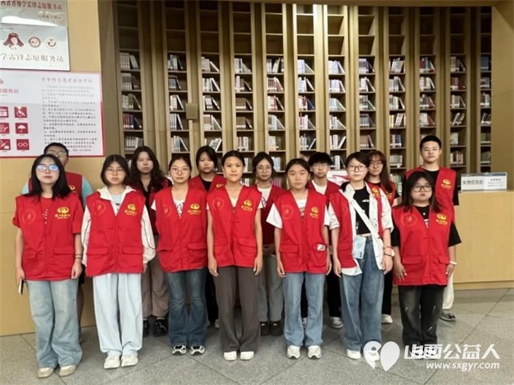 志愿微光照亮书香----临汾市护苗爱心志愿服务队走进临汾市图书馆协助工作人员开展图书整理和书架擦拭工作用实际行动为读者们打造更优质的阅读环境 - 第1张