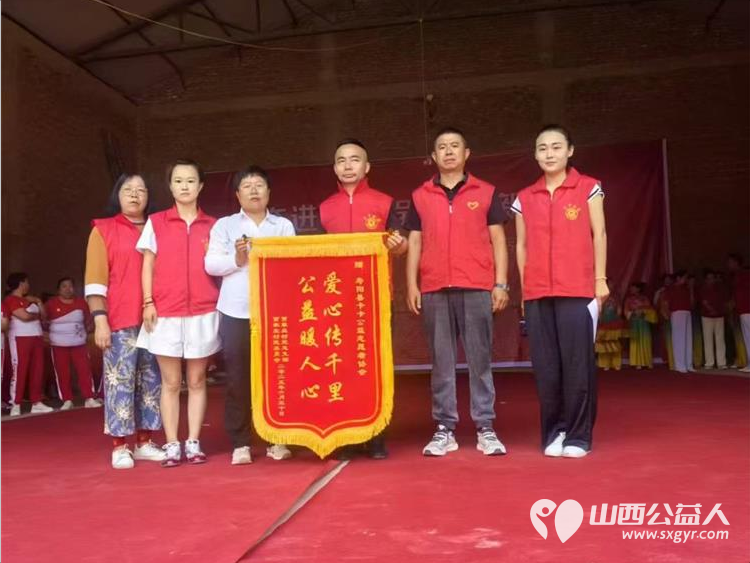 公益下乡 寿阳县卡卡公益志愿者协会庆七一走进尹林芝镇贾家庄村慰问进行了文艺演出理发义诊 - 第2张 - 山西公益人 公益下乡 寿阳县卡卡公益志愿者协会庆七一走进尹林芝镇贾家庄村慰问进行了文艺演出理发义诊 - 第2张