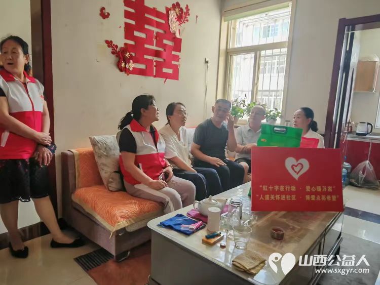 屯留区红十字会开展庆祝中国共产党成立104周年系列活动慰问了老党员困难党员和特困群众为他们送去了米面油等生活必需品 - 第4张 - 山西公益人 屯留区红十字会开展庆祝中国共产党成立104周年系列活动慰问了老党员困难党员和特困群众为他们送去了米面油等生活必需品 - 第4张