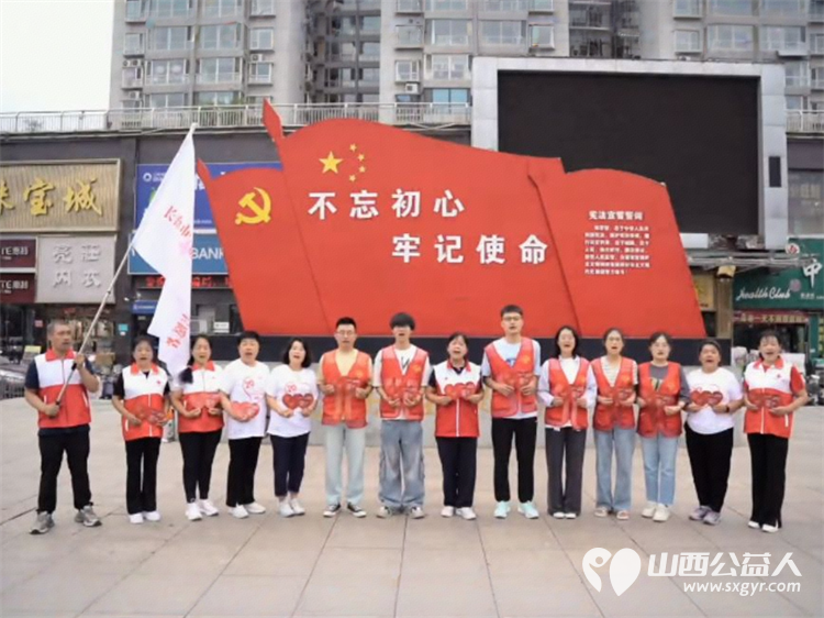 屯留区红十字会开展庆祝中国共产党成立104周年系列活动慰问了老党员困难党员和特困群众为他们送去了米面油等生活必需品 - 第3张 - 山西公益人 屯留区红十字会开展庆祝中国共产党成立104周年系列活动慰问了老党员困难党员和特困群众为他们送去了米面油等生活必需品 - 第3张