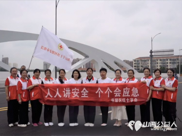 屯留区红十字会开展庆祝中国共产党成立104周年系列活动慰问了老党员困难党员和特困群众为他们送去了米面油等生活必需品 - 第8张 - 山西公益人 屯留区红十字会开展庆祝中国共产党成立104周年系列活动慰问了老党员困难党员和特困群众为他们送去了米面油等生活必需品 - 第8张