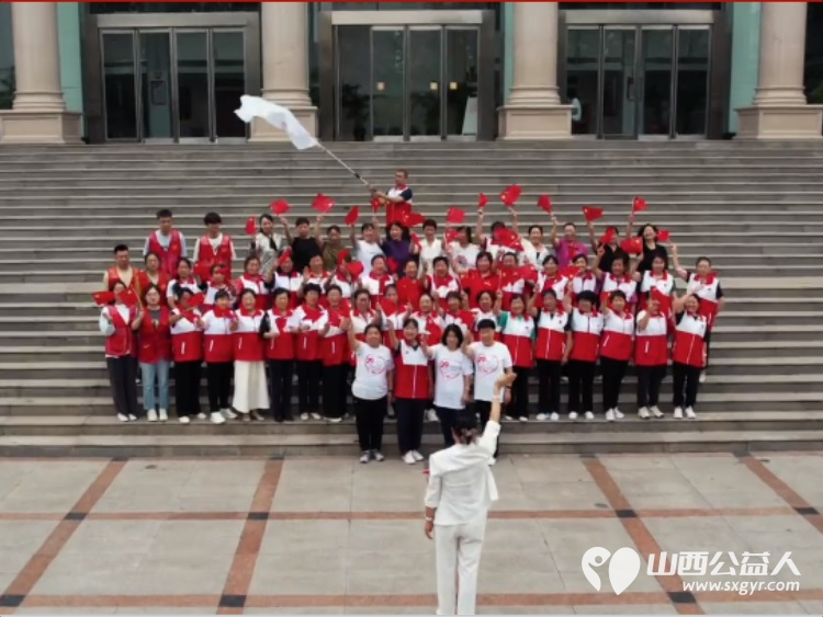 屯留区红十字会开展庆祝中国共产党成立104周年系列活动慰问了老党员困难党员和特困群众为他们送去了米面油等生活必需品 - 第2张 - 山西公益人 屯留区红十字会开展庆祝中国共产党成立104周年系列活动慰问了老党员困难党员和特困群众为他们送去了米面油等生活必需品 - 第2张