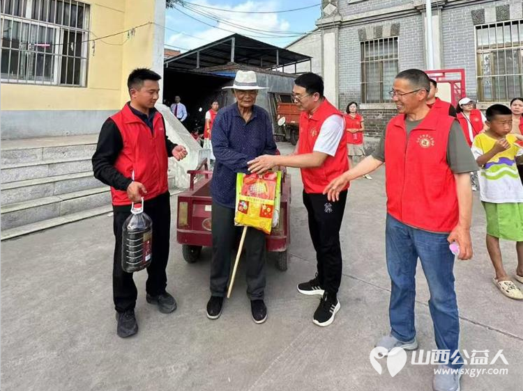 屯留正能量公益协会庆七一感恩党慰问演出活动为老党员赠送菜籽油豆奶粉和燕麦片慰问品 感谢晨曦合唱团的友情赞演感谢凤居装饰提供独家慰问品赞助 - 第28张 - 山西公益人 屯留正能量公益协会庆七一感恩党慰问演出活动为老党员赠送菜籽油豆奶粉和燕麦片慰问品 感谢晨曦合唱团的友情赞演感谢凤居装饰提供独家慰问品赞助 - 第28张