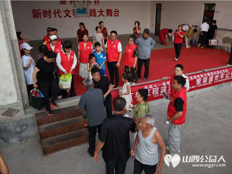 屯留正能量公益协会庆七一感恩党慰问演出活动为老党员赠送菜籽油豆奶粉和燕麦片慰问品 感谢晨曦合唱团的友情赞演感谢凤居装饰提供独家慰问品赞助 - 第34张 - 山西公益人 屯留正能量公益协会庆七一感恩党慰问演出活动为老党员赠送菜籽油豆奶粉和燕麦片慰问品 感谢晨曦合唱团的友情赞演感谢凤居装饰提供独家慰问品赞助 - 第34张