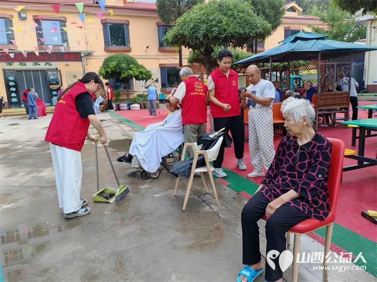 长治市阳光困境儿童帮扶协会携手下秦敬老院举办浓浓敬老情情暖夕阳红义务理发活动 - 第21张 - 山西公益人 长治市阳光困境儿童帮扶协会携手下秦敬老院举办浓浓敬老情情暖夕阳红义务理发活动 - 第21张