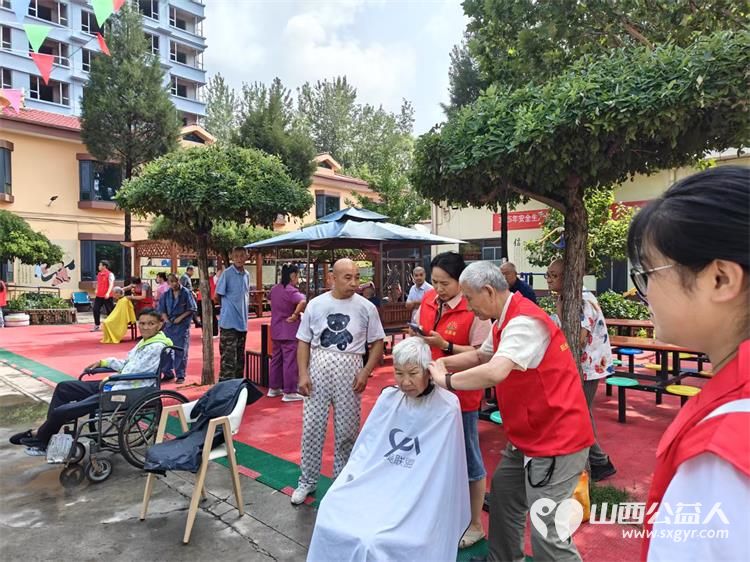 长治市阳光困境儿童帮扶协会携手下秦敬老院举办浓浓敬老情情暖夕阳红义务理发活动 - 第19张 - 山西公益人 长治市阳光困境儿童帮扶协会携手下秦敬老院举办浓浓敬老情情暖夕阳红义务理发活动 - 第19张