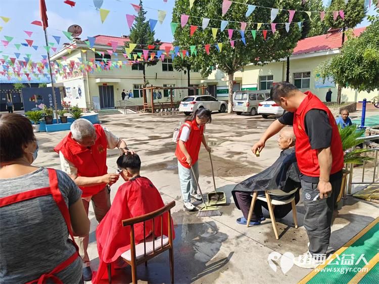 长治市阳光困境儿童帮扶协会携手下秦敬老院举办浓浓敬老情情暖夕阳红义务理发活动 - 第3张 - 山西公益人 长治市阳光困境儿童帮扶协会携手下秦敬老院举办浓浓敬老情情暖夕阳红义务理发活动 - 第3张
