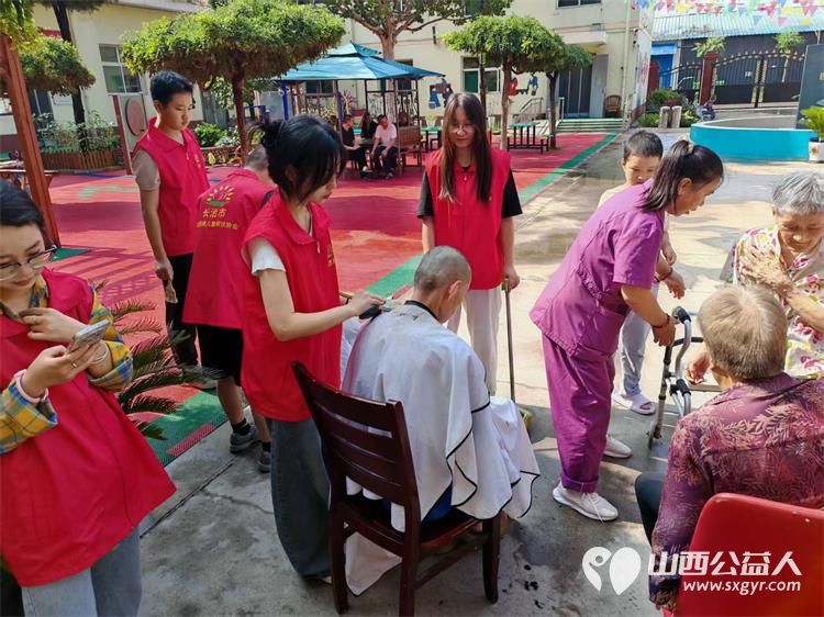 长治市阳光困境儿童帮扶协会携手下秦敬老院举办浓浓敬老情情暖夕阳红义务理发活动 - 第12张 - 山西公益人 长治市阳光困境儿童帮扶协会携手下秦敬老院举办浓浓敬老情情暖夕阳红义务理发活动 - 第12张