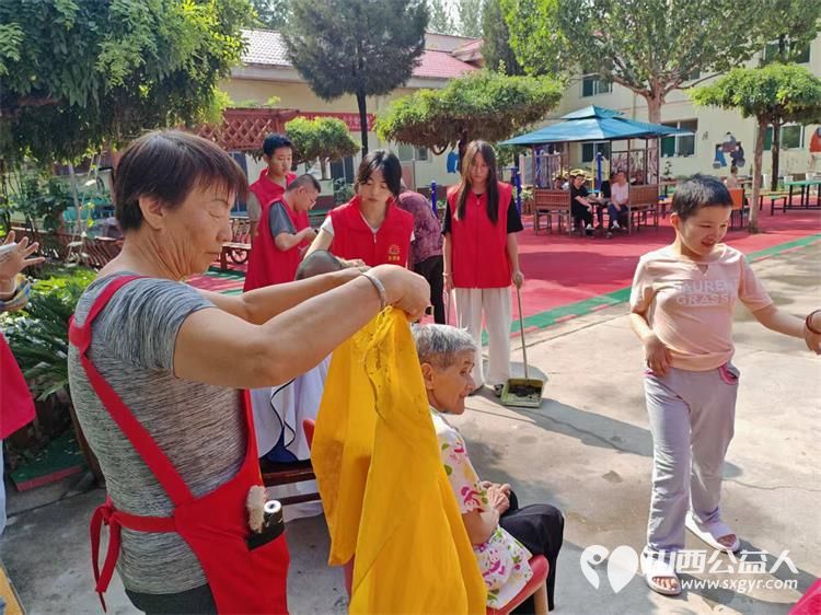 长治市阳光困境儿童帮扶协会携手下秦敬老院举办浓浓敬老情情暖夕阳红义务理发活动 - 第6张 - 山西公益人 长治市阳光困境儿童帮扶协会携手下秦敬老院举办浓浓敬老情情暖夕阳红义务理发活动 - 第6张
