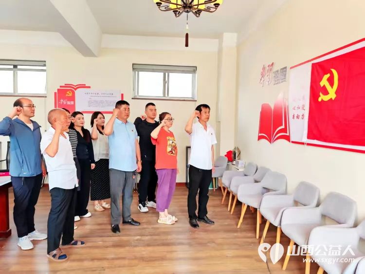 传承红色基因，永葆党员本色 上党区义工协会迎七一主题党日活动对过去一年表现突出的优秀共产党员、协会先进工作者进行表彰 - 第5张