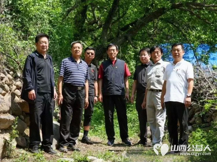 五台山书画院党支部开展庆七一书画进忻府区寺坪村老区活动参观中共忻县(西)县委旧址走访慰问了四位老党员并委托村党支部向其余21名党员转达慰问转赠书画作品 - 第3张