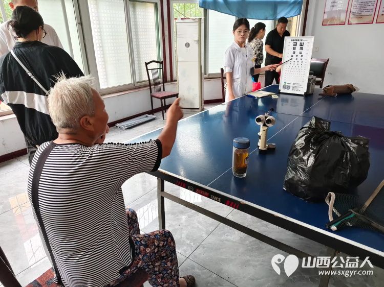 志愿服务进社区健康活动暖人心--介休市敬老协会志愿者7月3日走进东南街道水门南街社区为社区所有老人们爱心理发、按摩理疗、义诊 - 第18张 - 山西公益人 志愿服务进社区健康活动暖人心--介休市敬老协会志愿者7月3日走进东南街道水门南街社区为社区所有老人们爱心理发、按摩理疗、义诊 - 第18张