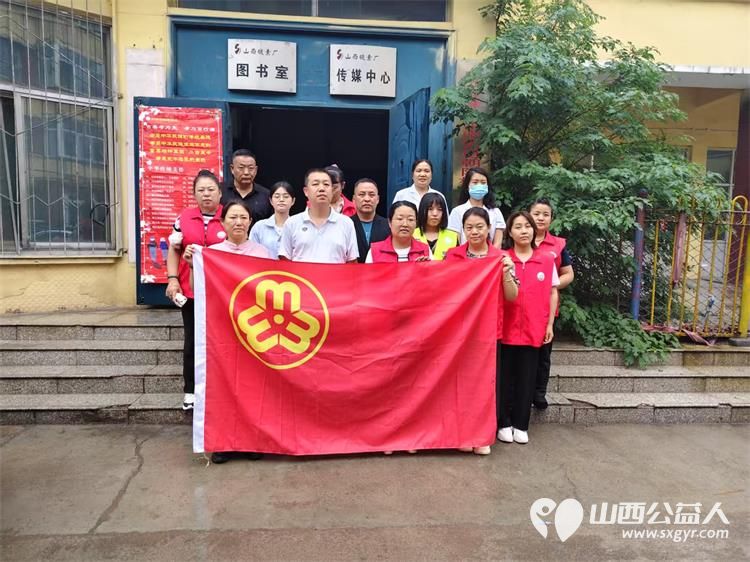 志愿服务进社区健康活动暖人心--介休市敬老协会志愿者7月3日走进东南街道水门南街社区为社区所有老人们爱心理发、按摩理疗、义诊 - 第3张 - 山西公益人 志愿服务进社区健康活动暖人心--介休市敬老协会志愿者7月3日走进东南街道水门南街社区为社区所有老人们爱心理发、按摩理疗、义诊 - 第3张