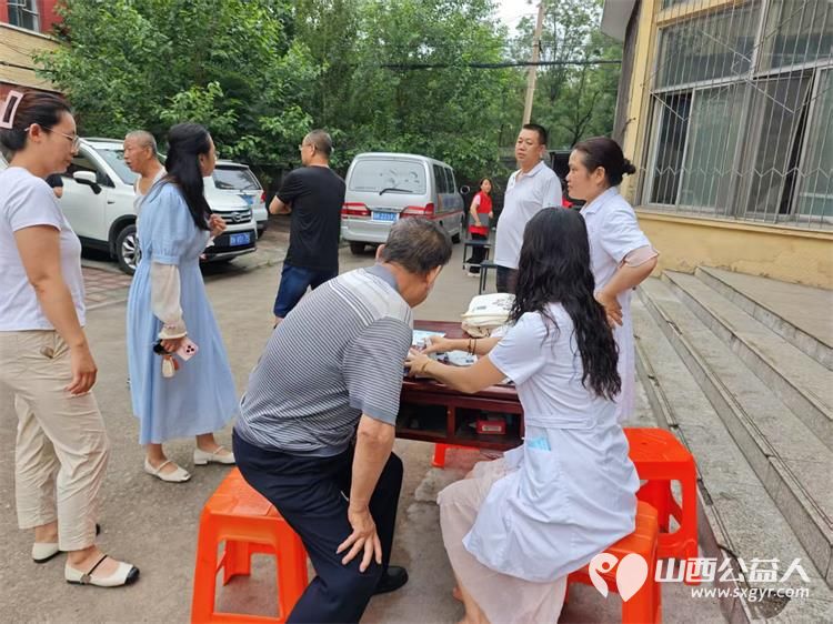 志愿服务进社区健康活动暖人心--介休市敬老协会志愿者7月3日走进东南街道水门南街社区为社区所有老人们爱心理发、按摩理疗、义诊 - 第20张 - 山西公益人 志愿服务进社区健康活动暖人心--介休市敬老协会志愿者7月3日走进东南街道水门南街社区为社区所有老人们爱心理发、按摩理疗、义诊 - 第20张