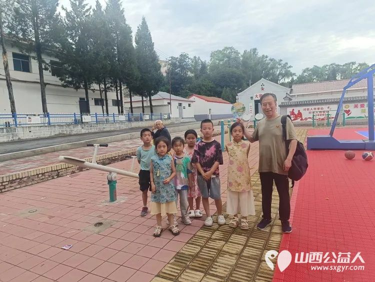 传承红色基因凝聚奋进力量----山西首届慈善行为楷模冯丽、全国道德模范提名奖赵海生双楷模携手走进昔阳县大寨参观学习 - 第5张 - 山西公益人 传承红色基因凝聚奋进力量----山西首届慈善行为楷模冯丽、全国道德模范提名奖赵海生双楷模携手走进昔阳县大寨参观学习 - 第5张