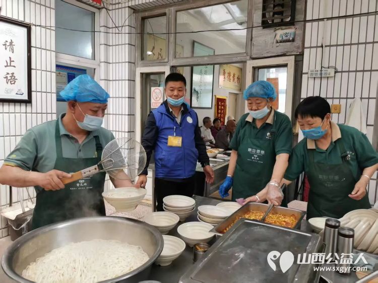 爱的约定----长治市小雨点公益志愿者协会志愿者来到隆福饭店(原雨花斋二部)连续几年来同志们都会放弃节假日来到这里定期为老人开展义务理发活动 - 第19张 - 山西公益人 爱的约定----长治市小雨点公益志愿者协会志愿者来到隆福饭店(原雨花斋二部)连续几年来同志们都会放弃节假日来到这里定期为老人开展义务理发活动 - 第19张